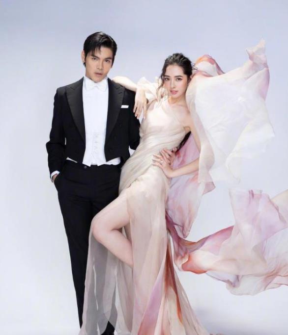 向佐郭碧婷婚禮照曝光 網友被向佐爹顏值圈粉：超筆直一個男人!